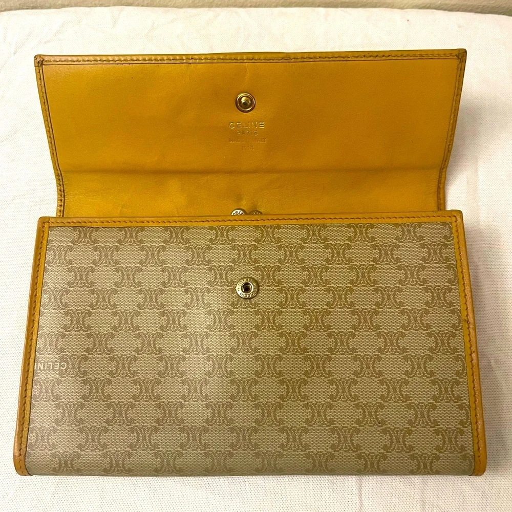Celine Macadam Trifold Kiss Long Wallet ❤️